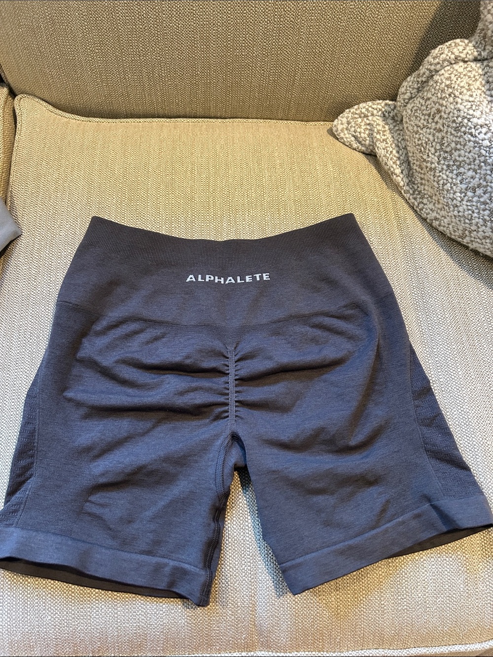 Alphalete high rise contour shorts in pewter/brown